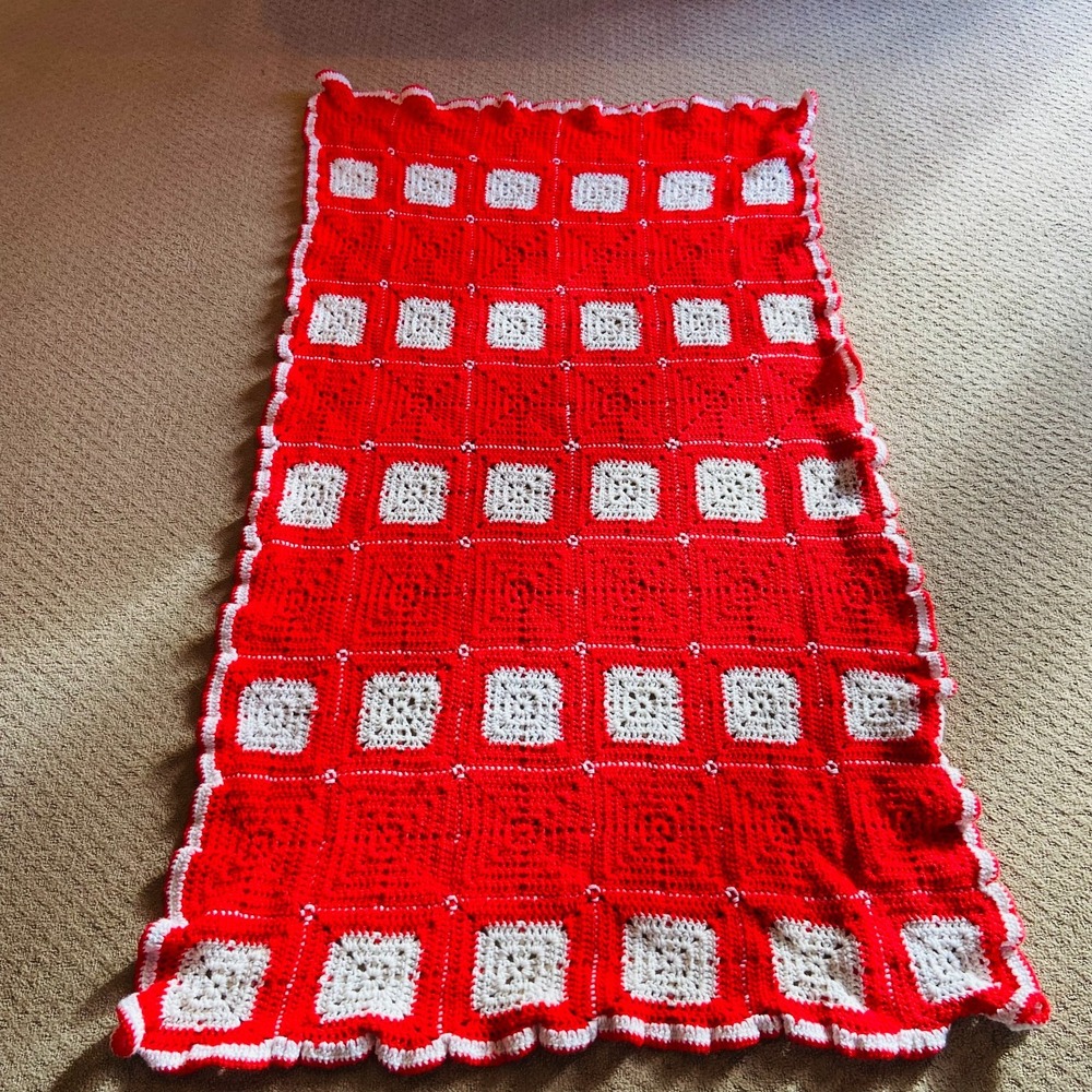 VTG Handmade Crochet‎ Afghan Blanket 73x41 Red White Square Throw Ruffle Edge - Picture 4 of 7